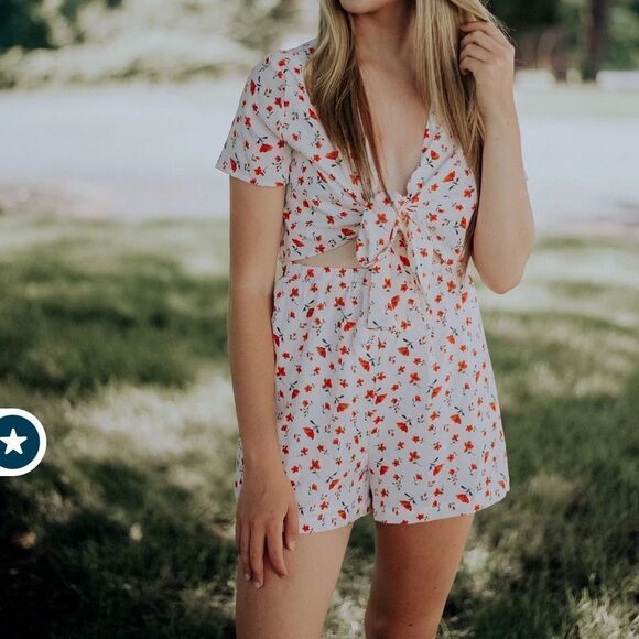 Princess Polly Floral Front Tie Romper Size 4 - Picture 1 of 12